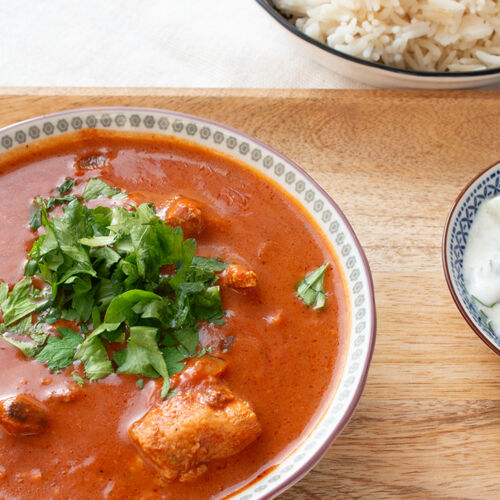 Butter Chicken mit Reis und Joghurt Sauce