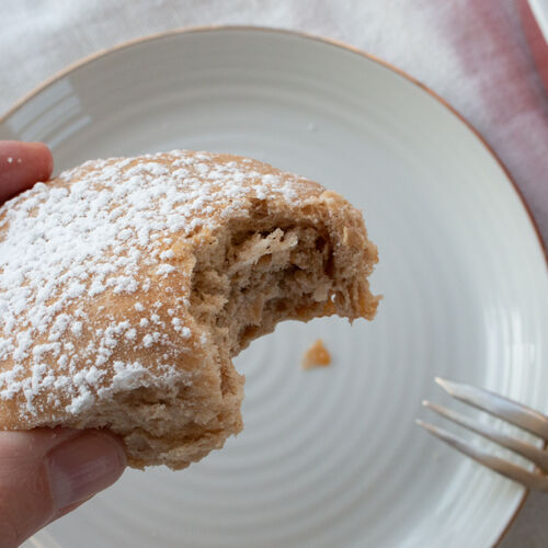 Gefüllte Buchteln mit Marillenmarmelade