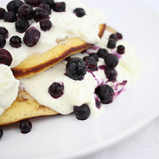 Pancakes mit Heidelbeeren und Sahne-Quark: Ein Traum am Morgen ...